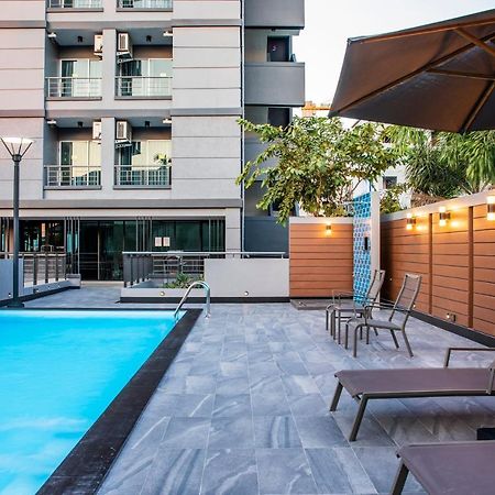 Livotel Hotel Hua Mak Бангкок Экстерьер фото