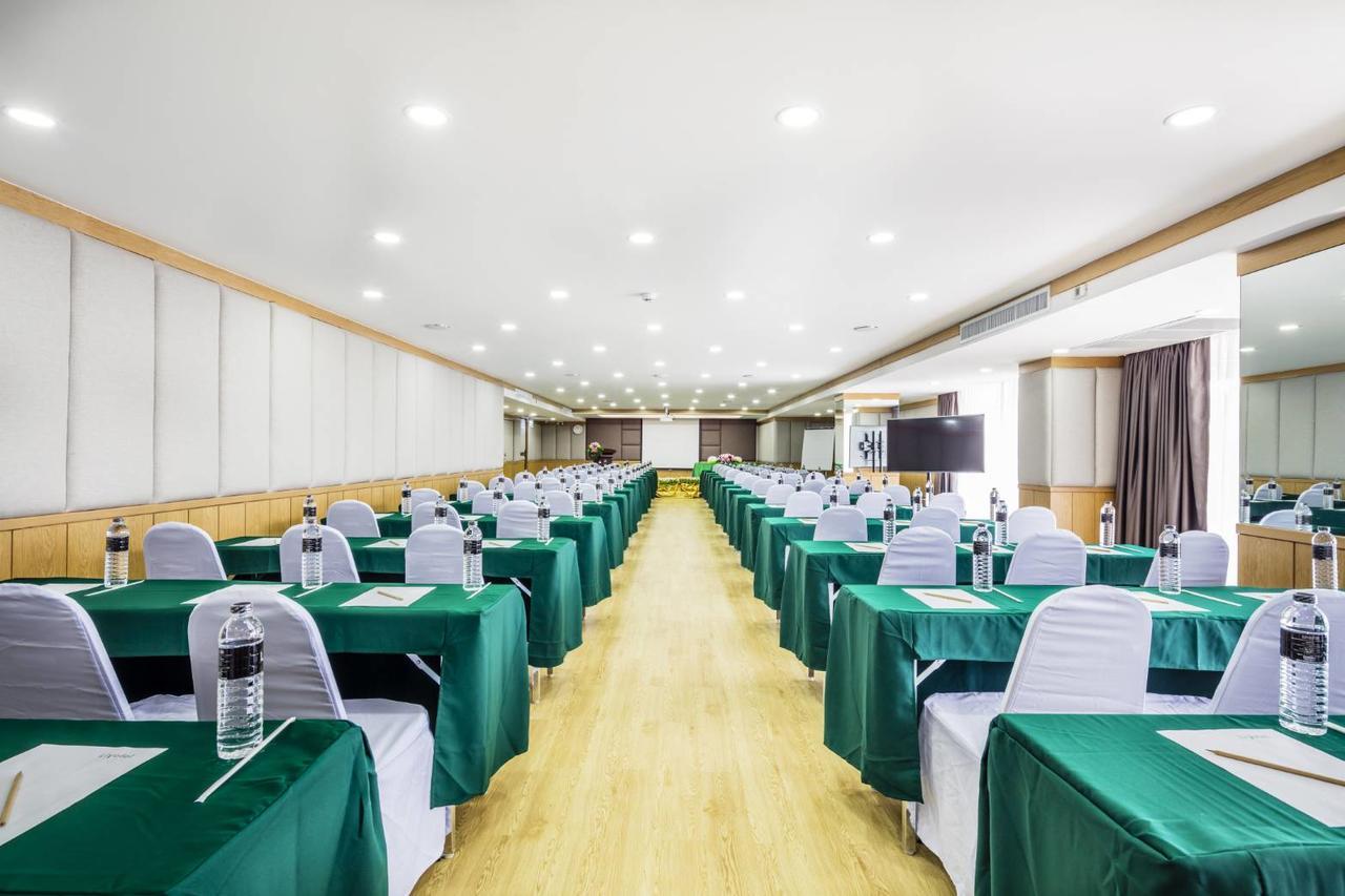 Livotel Hotel Hua Mak Бангкок Экстерьер фото
