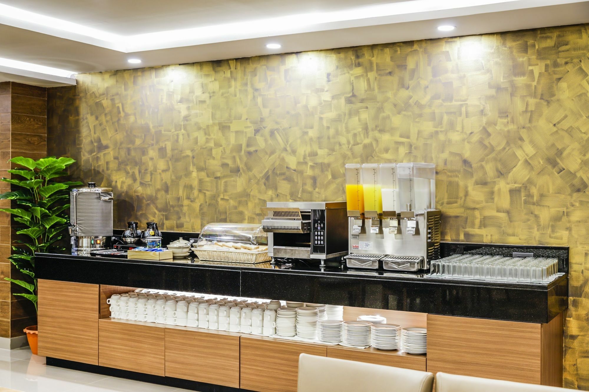 Livotel Hotel Hua Mak Бангкок Экстерьер фото