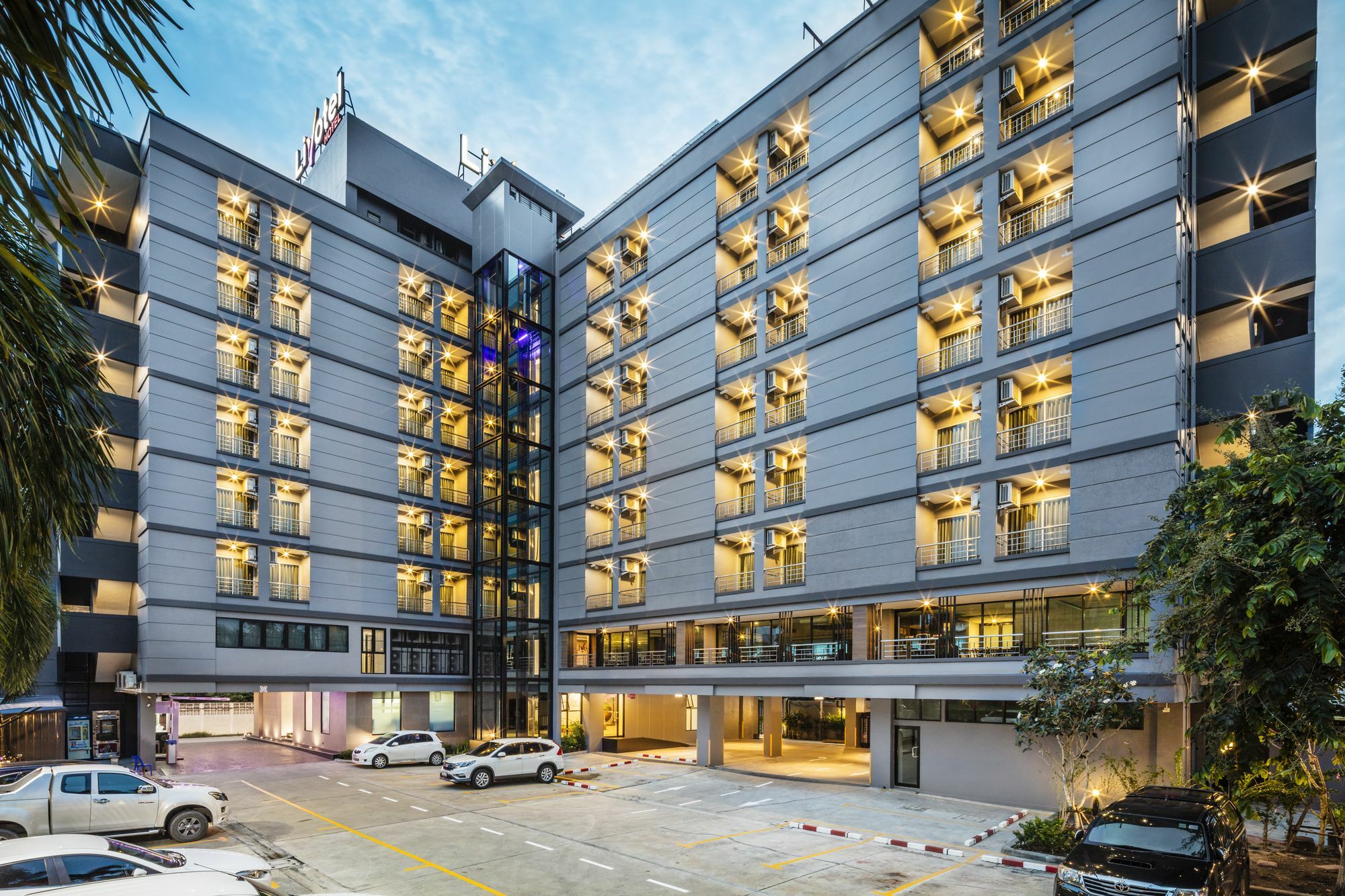 Livotel Hotel Hua Mak Бангкок Экстерьер фото
