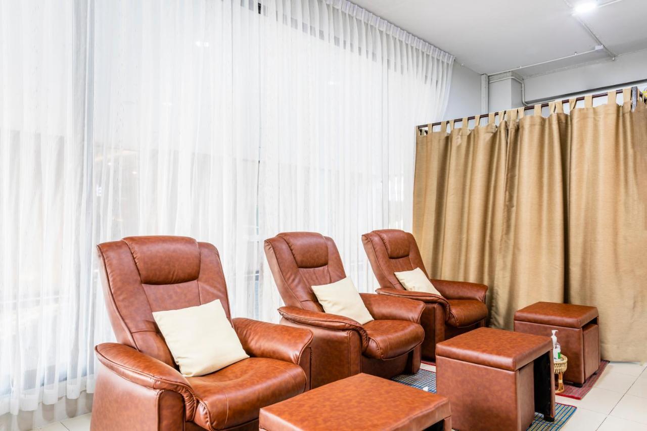 Livotel Hotel Hua Mak Бангкок Экстерьер фото