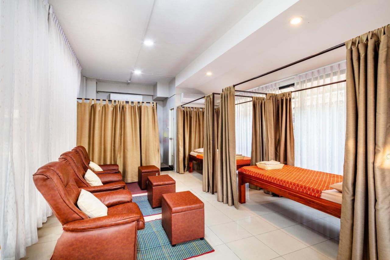 Livotel Hotel Hua Mak Бангкок Экстерьер фото